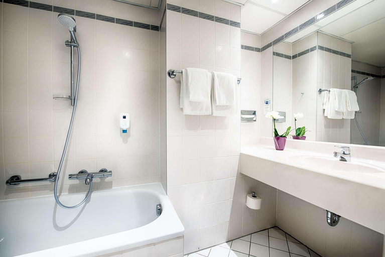 Bathroom 4, Congress Hotel Chemnitz, Chemnitz