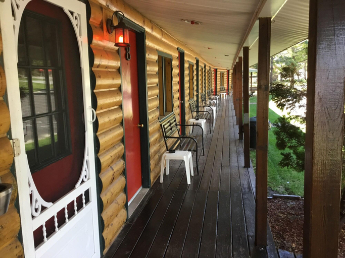 Public Area 1, Pines Motel, Mackinac
