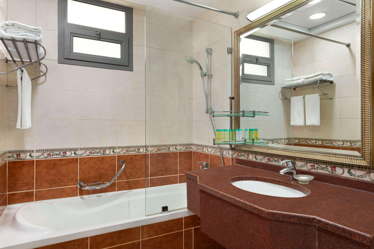 Bathroom 5, Howard Johnson Plaza by Wyndham Dubai Deira, Dubai