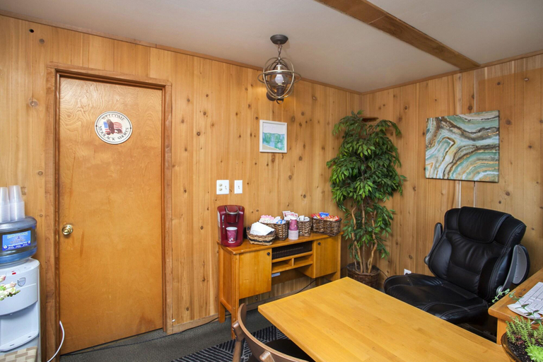 Public Area 3, Moolack Shores Inn, Lincoln