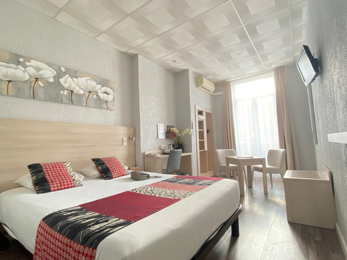 Bedroom 4, Hotel Helvetique, Alpes-Maritimes