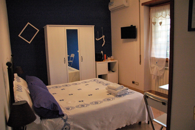 Bedroom 2, Le Anfore, Roma