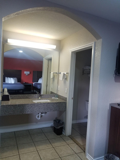 Bathroom 3, Econo Lodge, Bexar