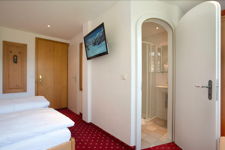 Bedroom 3, Hotel Sonnenberg, Interlaken