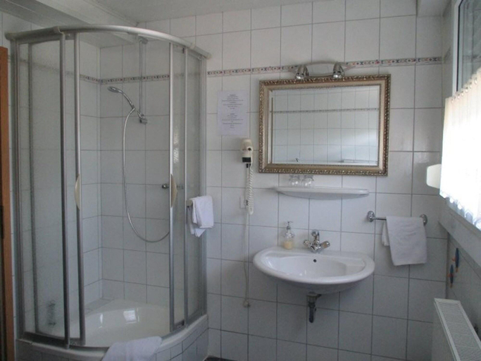 Bathroom 5, Hotel Hubertus Hof, Unna
