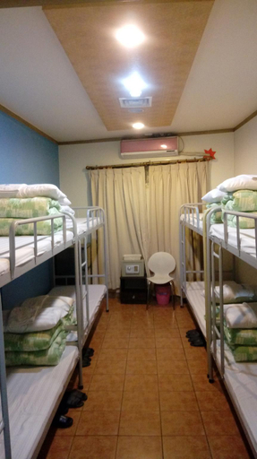 Bedroom, Travelers A, Jung