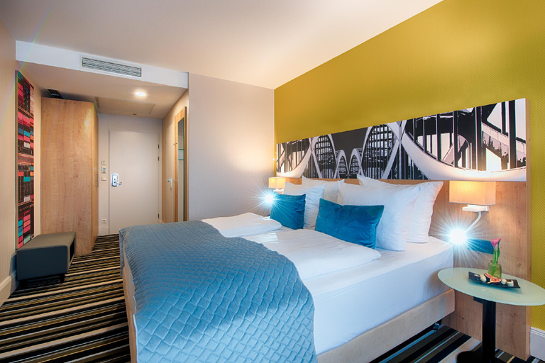 Bedroom 3, Leonardo Hotel Hamburg Elbbruecken, Hamburg