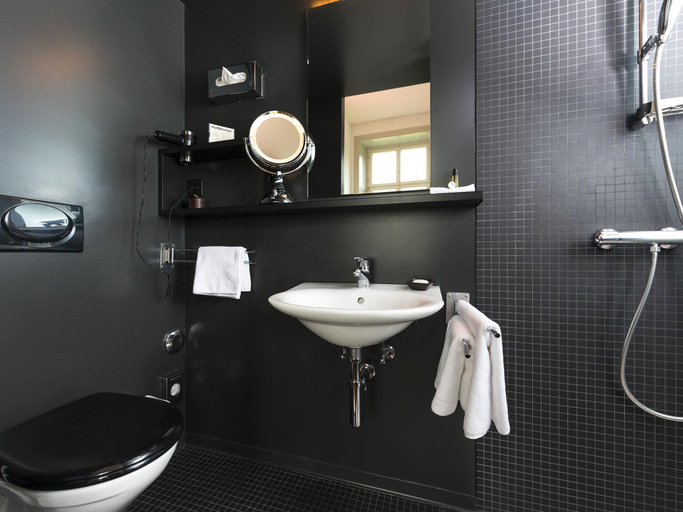 Bathroom 4, Design Hotel Plattenhof, Zürich
