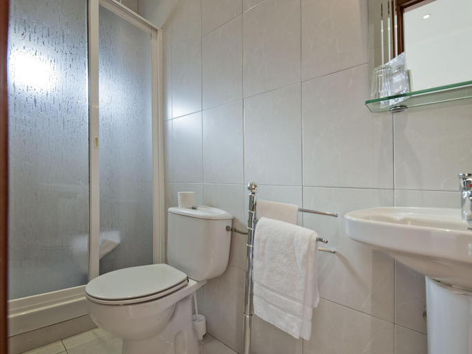 Bathroom 2, Hotel Portuense, Lisbon