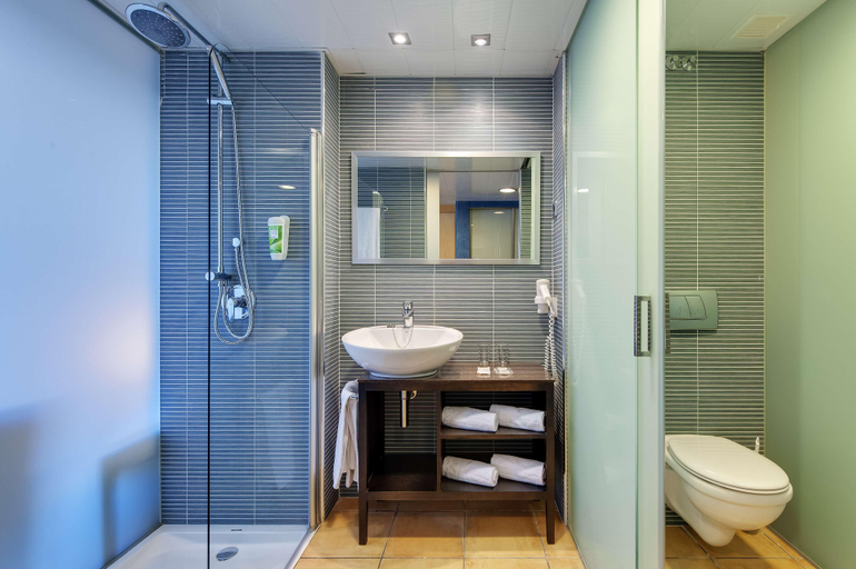 Bathroom 5, Occidental Cala Viñas, Baleares