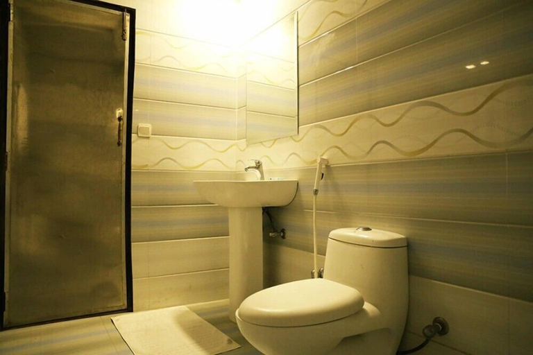 Bathroom 4, Hotel Marco Polo Lahore, Lahore