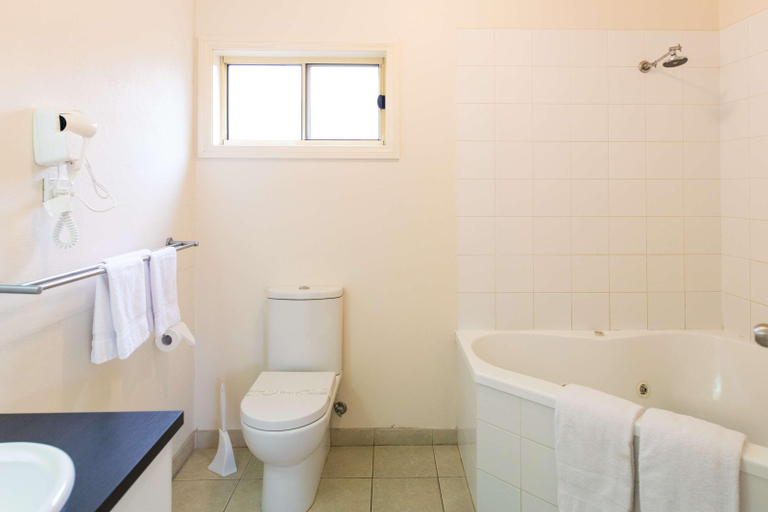 Bathroom 4