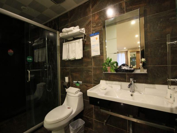 Bathroom 4, GreenTree  ZheJiang WenZhou XiaoNanMen Express Htl, Wenzhou
