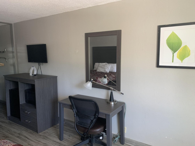 Public Area 2, Executive Inn, Henry