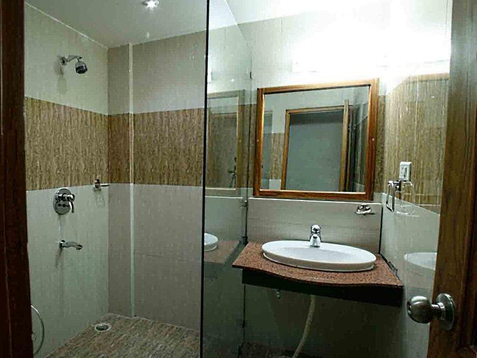Bathroom 5, Hotel Padmini Palace, Dehradun