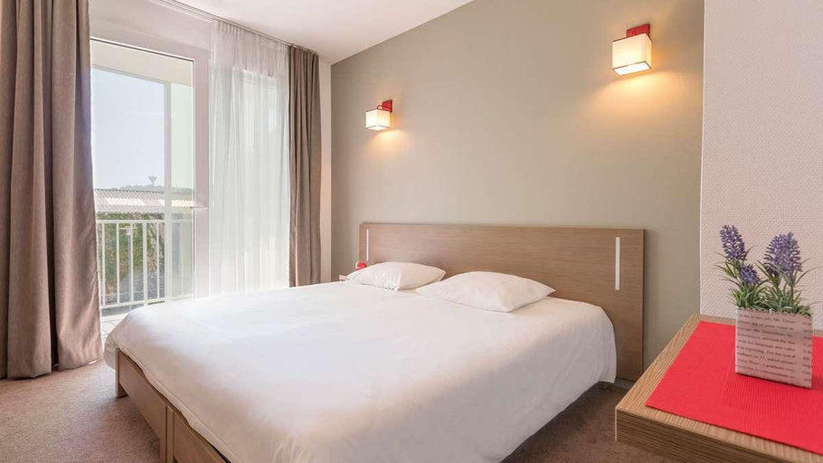 Bedroom, Appart'City Confort Cherbourg Centre Port, Manche