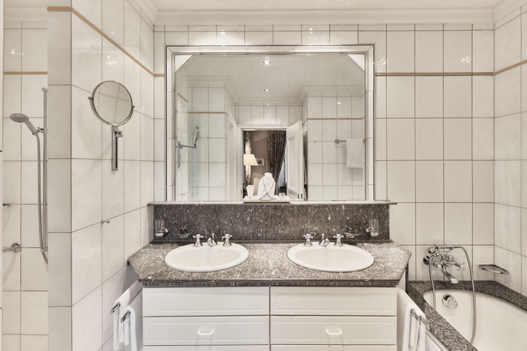 Bathroom 5, Palais Bad Ragaz, Sarganserland