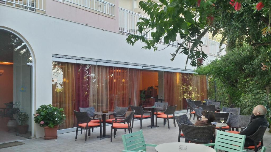 Public Area 2, Ipsos Beach, Ionian Islands