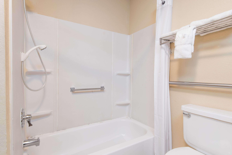 Bathroom 5, Knights Inn & Suites Gallup, McKinley