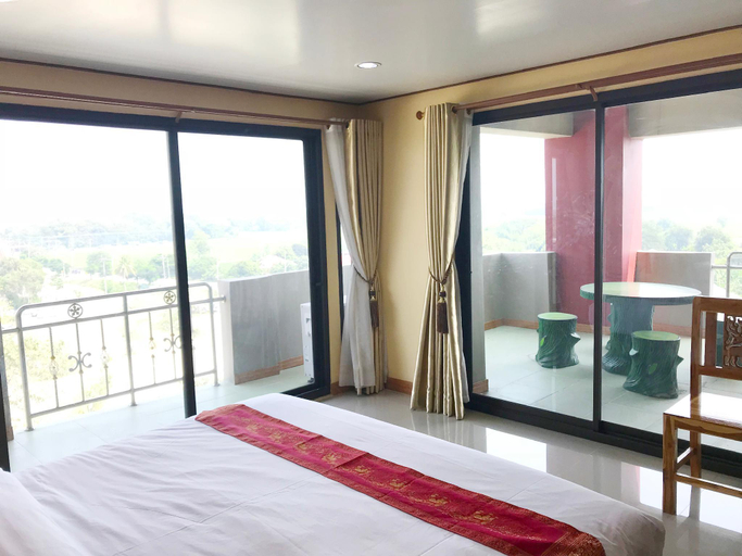 Exterior & Views 24