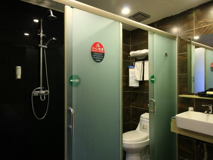 Bathroom 4, GreenTree ZheJiang WenZhou XiaoNanMen Express Htl, Wenzhou