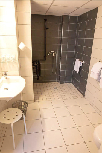 Bathroom 4, Hotel Sainte Suzanne, Hautes-Pyrénées