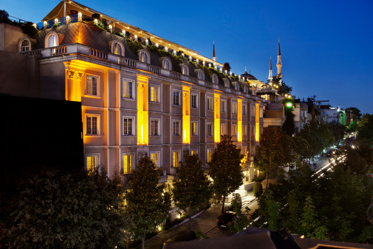 Exterior & Views