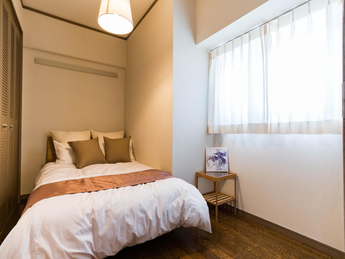 Bedroom 2, Universal Bay Condominium, Osaka