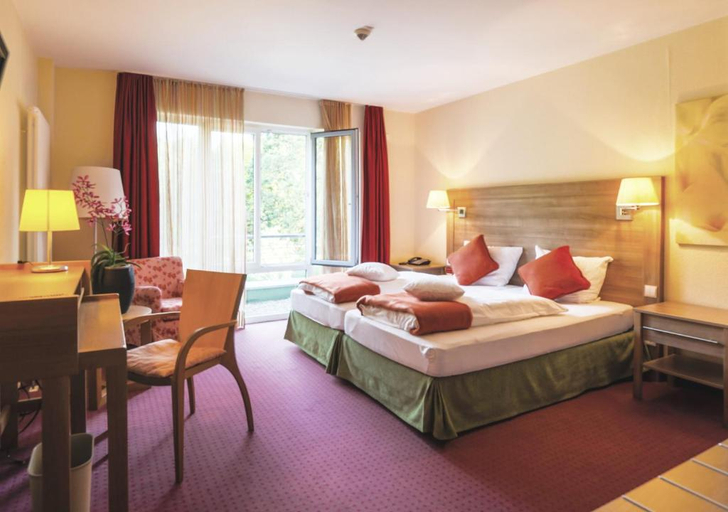 Bedroom 5, Nashira Kurpark Hotel, Calw