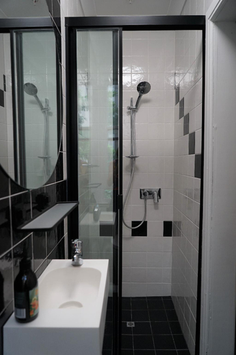 Bathroom 5, The Criterion Hotel, Sydney