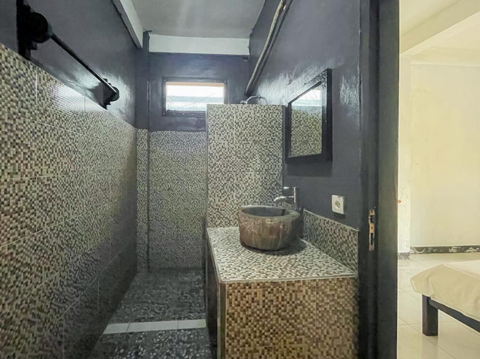 Bathroom 5, 711 Gili Trawangan Mitra RedDoorz, Lombok
