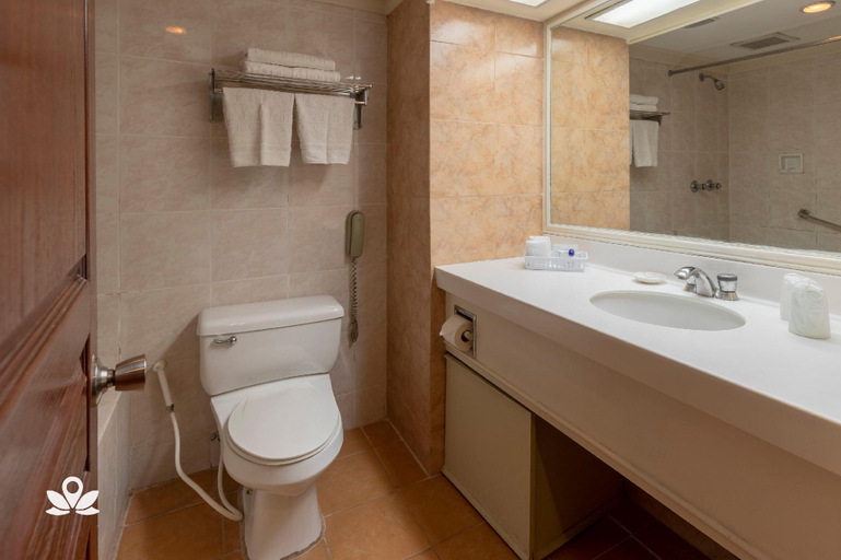 Bathroom, ZEN Rooms Tiara Oriental Manila, Makati City