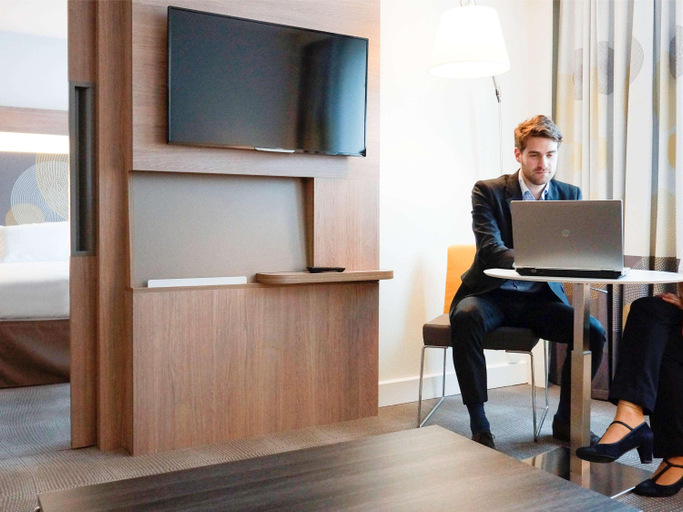 Public Area 4, Novotel Paris Saclay, Essonne