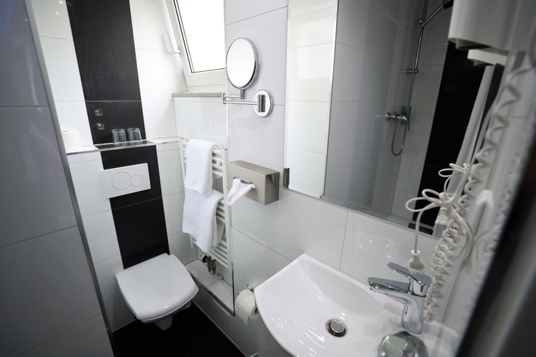 Bedroom 4, Hotel Savoy Bonn, Bonn