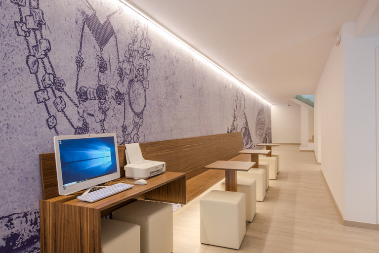 Public Area 3, Los Angeles, Baleares