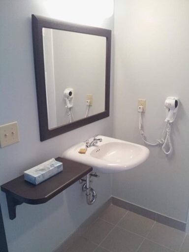 Bathroom 5, Midland Inn & Suites, Simcoe