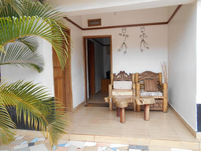 Public Area 2, Chel and Vade Cottages, Jinja