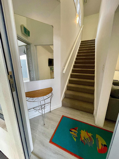 Others 3, Gawler Townhouse 1 Bedroom John Lennon Room, Adelaide