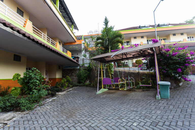 Exterior 8