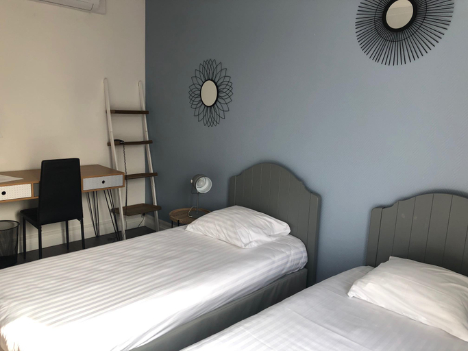 Bedroom 4, Logis Hotel Du Cirque, Aube