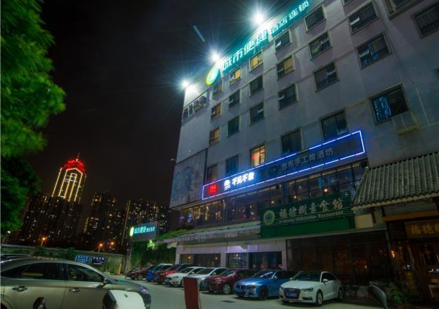Exterior & Views