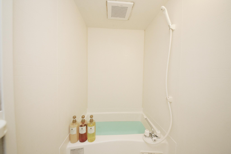 Bathroom 2, goom Nakasu Bluge, Fukuoka