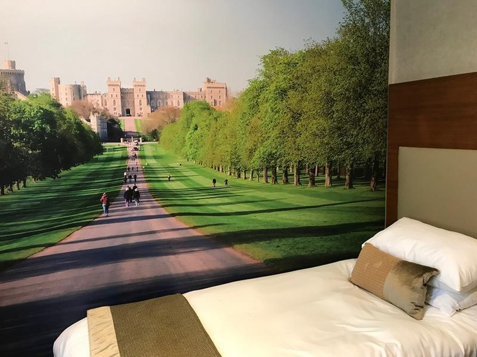 Bedroom 2, Royal Adelaide Hotel, Slough