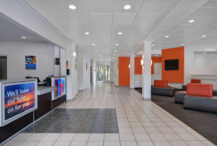 Public Area 2, Motel 6 Cutler Bay, FL, Miami-Dade
