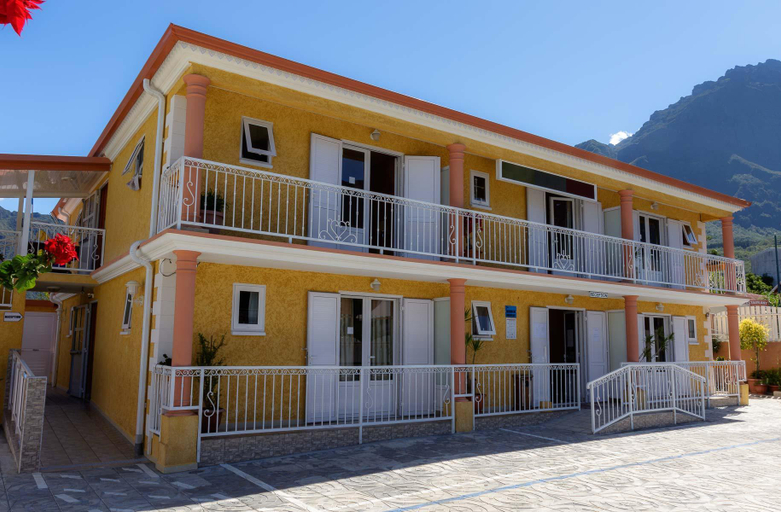 Others 4, Otroiza Hotel, Cilaos