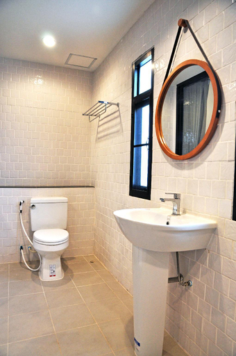 Bathroom 4, C Room (Chomchan) at Airport, Muang Chiang Mai