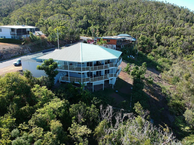 Others 3, Picturesque on Passage - sleeps 20!, Whitsunday
