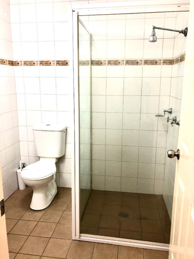 Bathroom 5, Overlander Motor Lodge Pty Ltd, Gunnedah