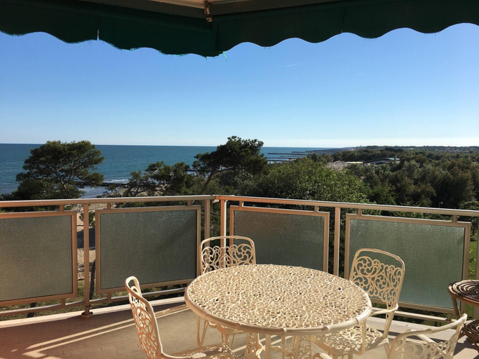 Others 5, Beachfront Apartment With Sea View, Venezia