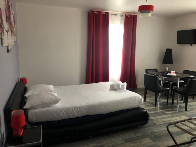 Bedroom 5, Logis Hotel Du Cirque, Aube